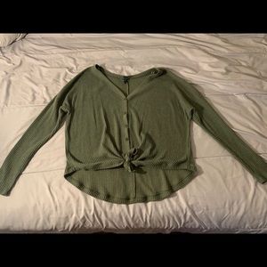 Long sleeve knotted shirt